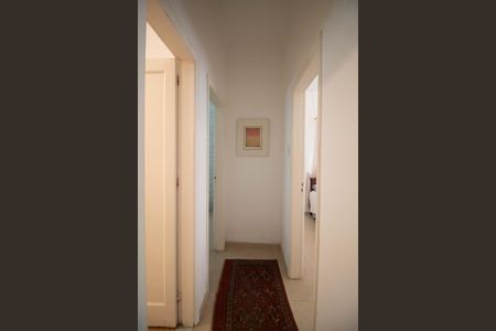 Apartamento à venda com 80m², 2 quartos e sem vaga Apartamento à venda com 80m², 2 quartos e sem vagaSala - corredor de acesso aos quartos e banheiro