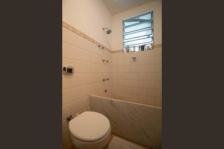 Apartamento à venda com 80m², 2 quartos e sem vaga Apartamento à venda com 80m², 2 quartos e sem vagaBanheiro social