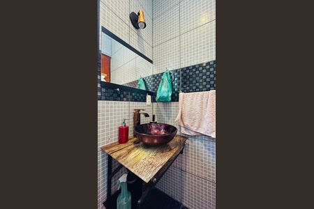 Casa à venda com 122m², 3 quartos e 2 vagas Casa à venda com 122m², 3 quartos e 2 vagasBanheiro Social