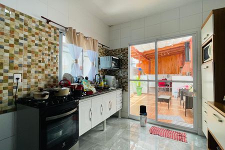 Casa à venda com 122m², 3 quartos e 2 vagas Casa à venda com 122m², 3 quartos e 2 vagasCozinha