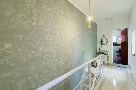 Casa à venda com 122m², 3 quartos e 2 vagas Casa à venda com 122m², 3 quartos e 2 vagasEscada