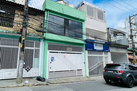 Casa à venda com 122m², 3 quartos e 2 vagas Casa à venda com 122m², 3 quartos e 2 vagasFachada
