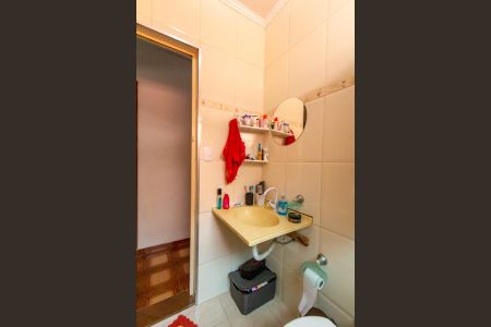 Casa à venda com 236m², 3 quartos e 3 vagas Casa à venda com 236m², 3 quartos e 3 vagasBanheiro Social