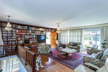 Casa à venda com 590m², 3 quartos e 8 vagasSala de estar