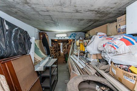 Casa à venda com 590m², 3 quartos e 8 vagasPorão