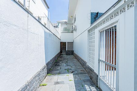 Casa à venda com 590m², 3 quartos e 8 vagasEntrada serviço