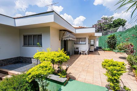 Casa à venda com 590m², 3 quartos e 8 vagasQuintal