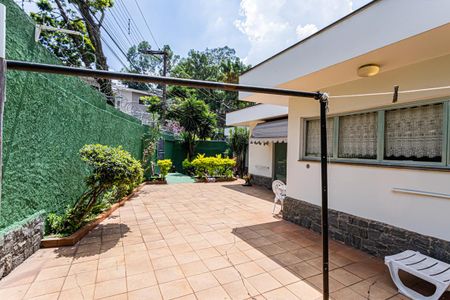 Casa à venda com 590m², 3 quartos e 8 vagasQuintal
