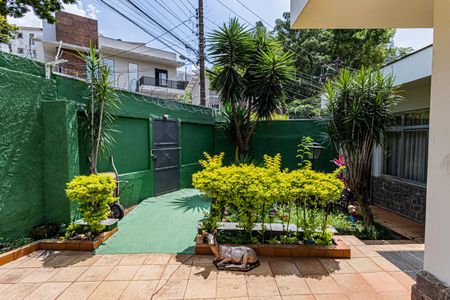 Casa à venda com 590m², 3 quartos e 8 vagasQuintal