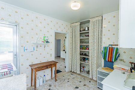 Casa à venda com 590m², 3 quartos e 8 vagasÁrea de Serviço