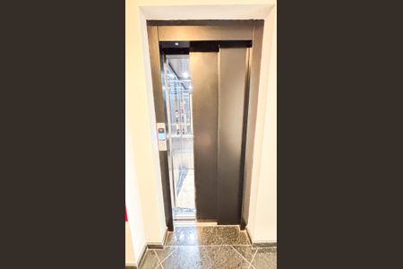 Apartamento à venda com 92m², 3 quartos e 2 vagas Apartamento à venda com 92m², 3 quartos e 2 vagasElevador