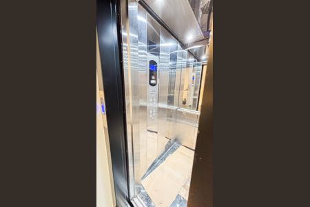 Apartamento à venda com 92m², 3 quartos e 2 vagas Apartamento à venda com 92m², 3 quartos e 2 vagasElevador