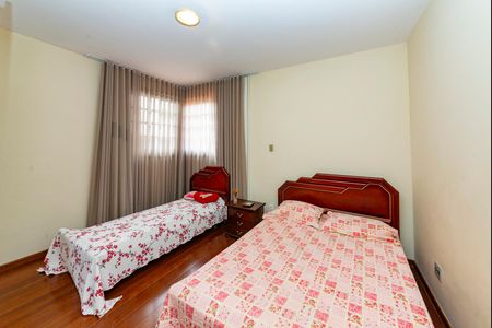 Casa à venda com 282m², 4 quartos e 3 vagas Casa à venda com 282m², 4 quartos e 3 vagasQuarto 2