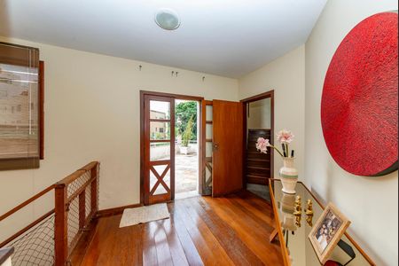 Casa à venda com 282m², 4 quartos e 3 vagas Casa à venda com 282m², 4 quartos e 3 vagasAntessala