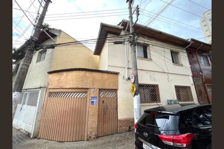 Casa à venda com 143m², 2 quartos e 1 vaga Casa à venda com 143m², 2 quartos e 1 vagaFachada