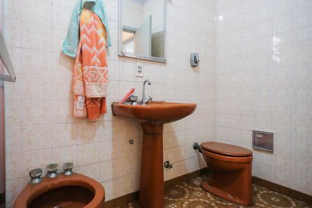 Casa à venda com 128m², 3 quartos e 2 vagasBanheiro