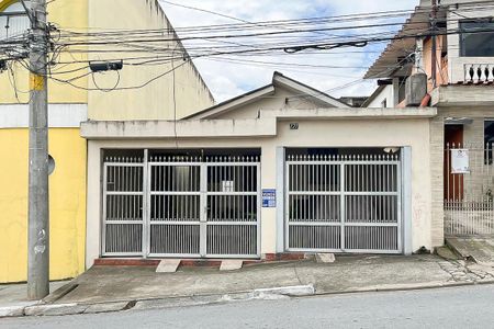 Casa à venda com 128m², 3 quartos e 2 vagasFachada + plaquinha