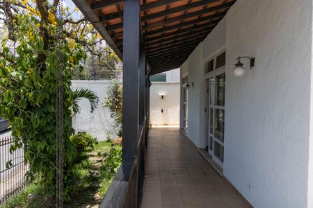 Casa à venda com 305m², 3 quartos e 3 vagasVaranda