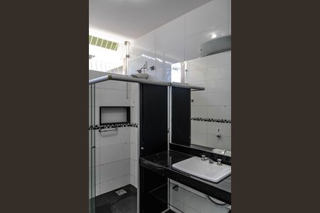 Casa à venda com 305m², 3 quartos e 3 vagasBanheiro Social