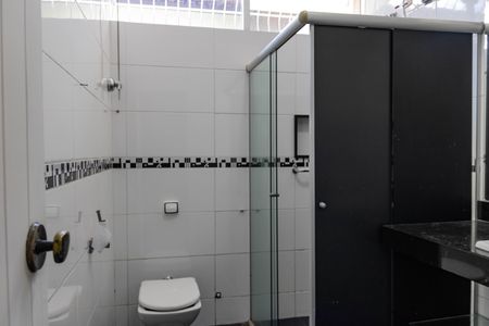 Casa à venda com 305m², 3 quartos e 3 vagasBanheiro Social