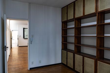 Casa à venda com 305m², 3 quartos e 3 vagasEscritório