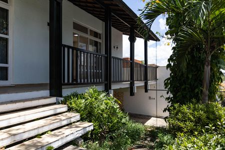 Casa à venda com 305m², 3 quartos e 3 vagasVaranda