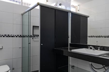 Casa à venda com 305m², 3 quartos e 3 vagasBanheiro Social