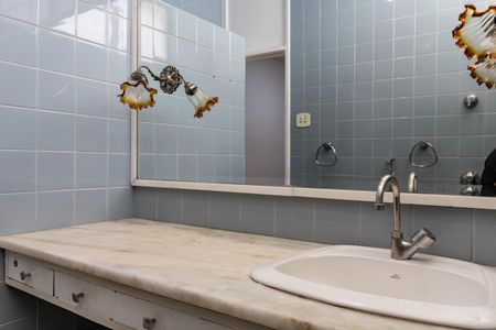 Casa à venda com 305m², 3 quartos e 3 vagasBanheiro da Suíte