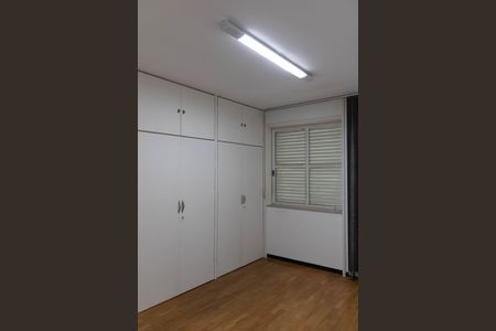 Casa à venda com 305m², 3 quartos e 3 vagasSuíte