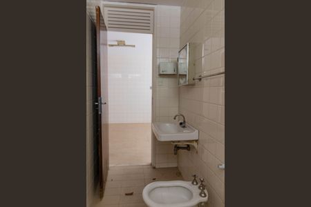 Casa à venda com 305m², 3 quartos e 3 vagasBanheiro de serviço