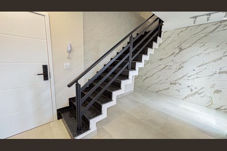 Apartamento à venda com 140m², 3 quartos e 4 vagas Apartamento à venda com 140m², 3 quartos e 4 vagasEscada