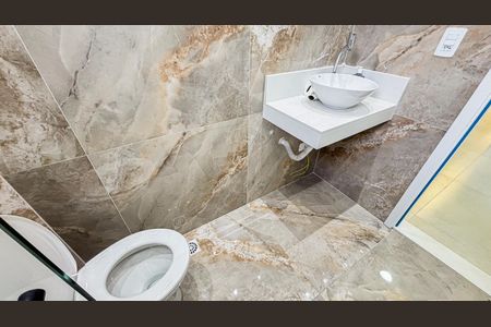 Apartamento à venda com 140m², 3 quartos e 4 vagas Apartamento à venda com 140m², 3 quartos e 4 vagasBanheiro da Suíte