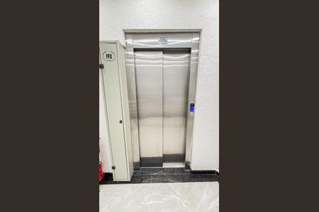 Apartamento à venda com 140m², 3 quartos e 4 vagas Apartamento à venda com 140m², 3 quartos e 4 vagasElevador