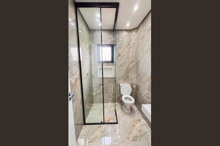 Apartamento à venda com 140m², 3 quartos e 4 vagas Apartamento à venda com 140m², 3 quartos e 4 vagasBanheiro da Suíte