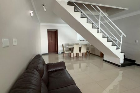 Casa à venda com 139m², 3 quartos e 4 vagasSala