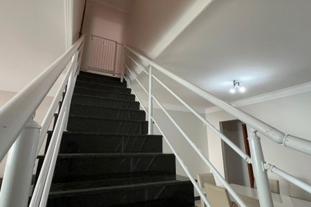 Casa à venda com 139m², 3 quartos e 4 vagasEscada