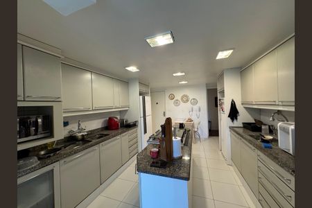 Apartamento à venda com 240m², 4 quartos e 3 vagasCozinha