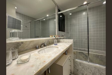 Apartamento à venda com 240m², 4 quartos e 3 vagasSuíte 2 - Banheiro