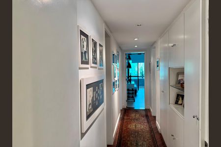 Apartamento à venda com 240m², 4 quartos e 3 vagasCorredor