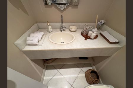 Apartamento à venda com 240m², 4 quartos e 3 vagasLavabo