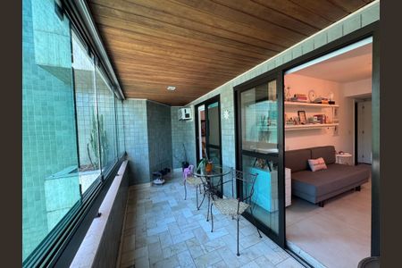 Apartamento à venda com 240m², 4 quartos e 3 vagasSuíte 2 - Varanda