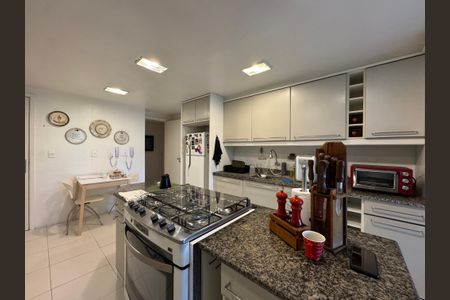 Apartamento à venda com 240m², 4 quartos e 3 vagasCozinha