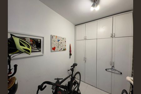 Apartamento à venda com 240m², 4 quartos e 3 vagasÁrea de Serviço - Quarto