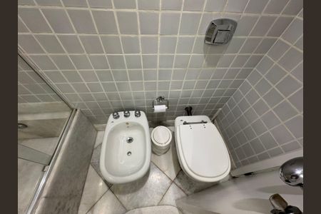 Apartamento à venda com 240m², 4 quartos e 3 vagasSuíte 2 - Banheiro