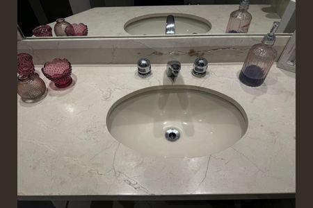 Apartamento à venda com 240m², 4 quartos e 3 vagasBanheiro Social