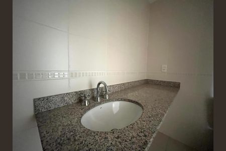 Apartamento para alugar com 123m², 4 quartos e 2 vagas Apartamento para alugar com 123m², 4 quartos e 2 vagasBanheiro Corredor
