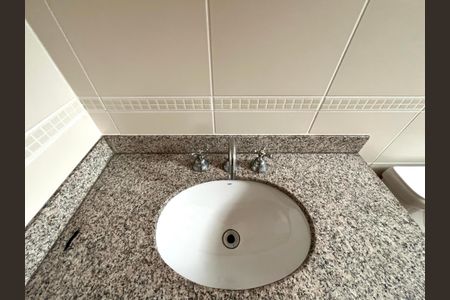 Apartamento para alugar com 123m², 4 quartos e 2 vagas Apartamento para alugar com 123m², 4 quartos e 2 vagasBanheiro da Suíte 1