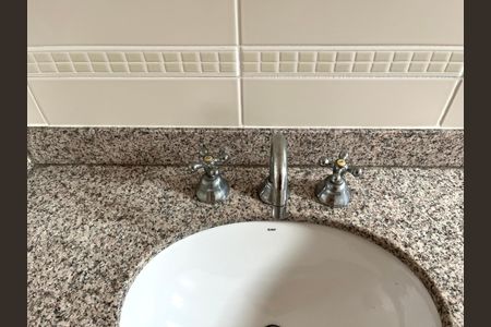 Apartamento para alugar com 123m², 4 quartos e 2 vagas Apartamento para alugar com 123m², 4 quartos e 2 vagasBanheiro da Suíte 1