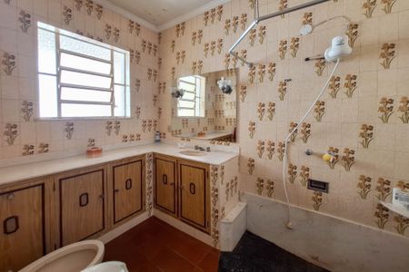 Casa à venda com 190m², 3 quartos e 3 vagas Casa à venda com 190m², 3 quartos e 3 vagasBanheiro Social