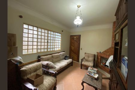 Casa à venda com 264m², 5 quartos e 3 vagas Casa à venda com 264m², 5 quartos e 3 vagasSala